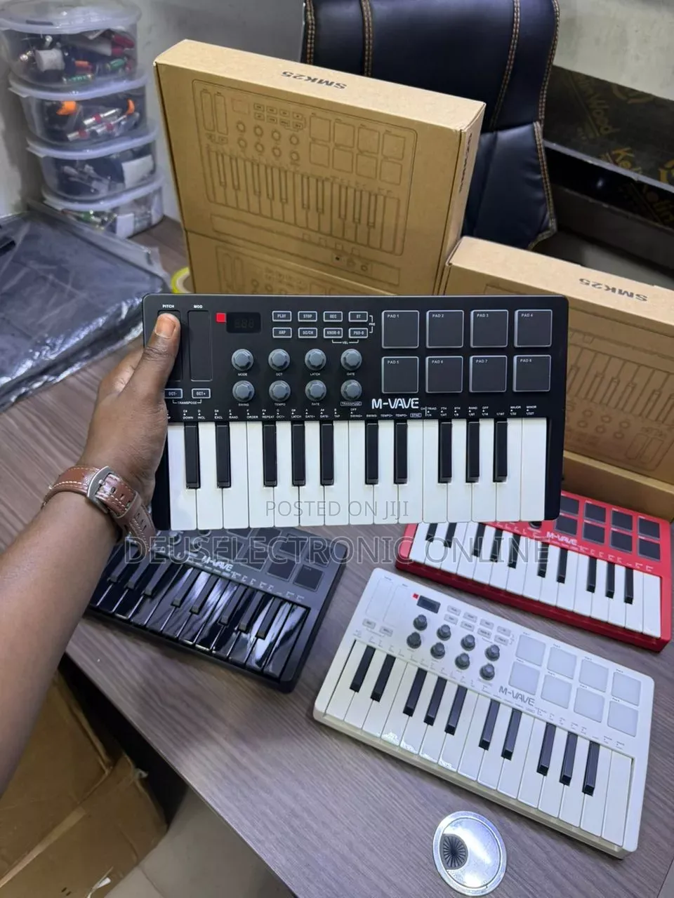 Rangi Nne Za MIDI Keyboard Keys 25