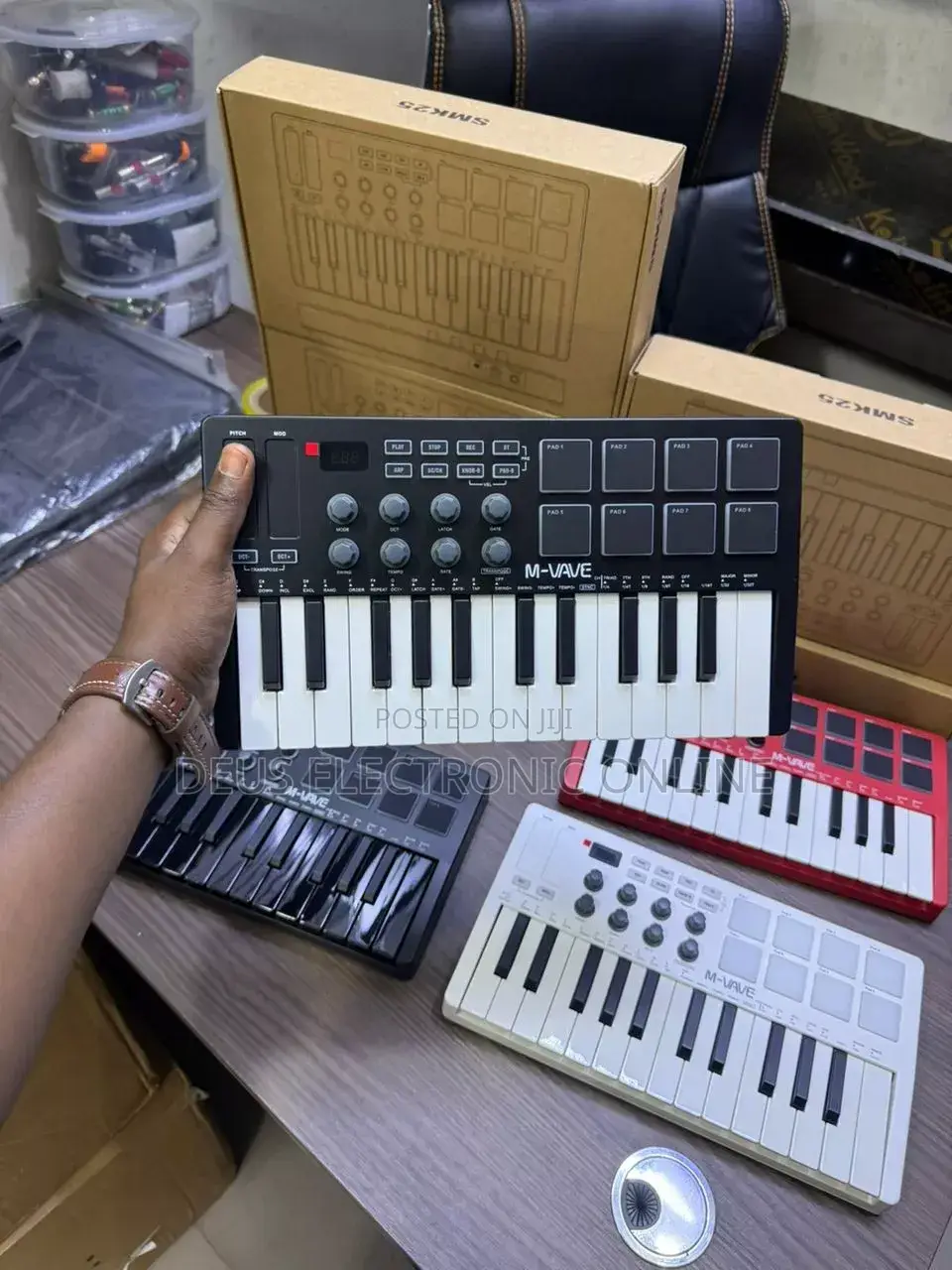 Rangi Nne Za MIDI Keyboard Keys 25