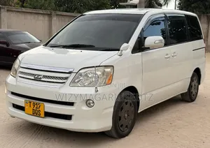 Toyota Noah 2005 Off white