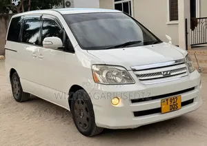 Toyota Noah 2005 Off white