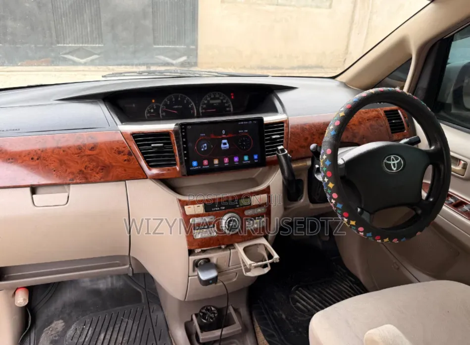Toyota Noah 2005 Off white