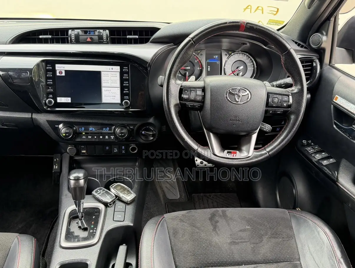 Toyota Hilux 2022 Black