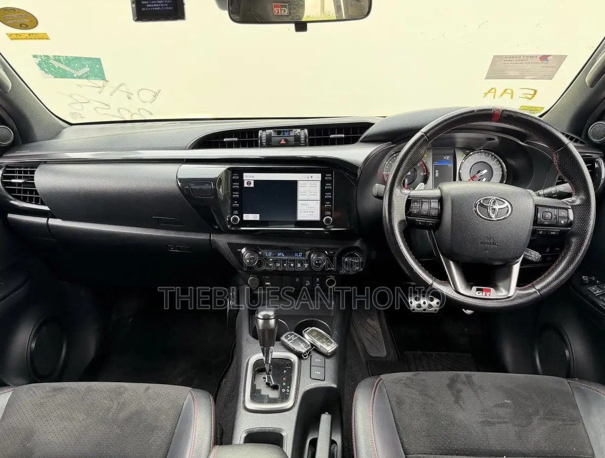 Toyota Hilux 2022 Black