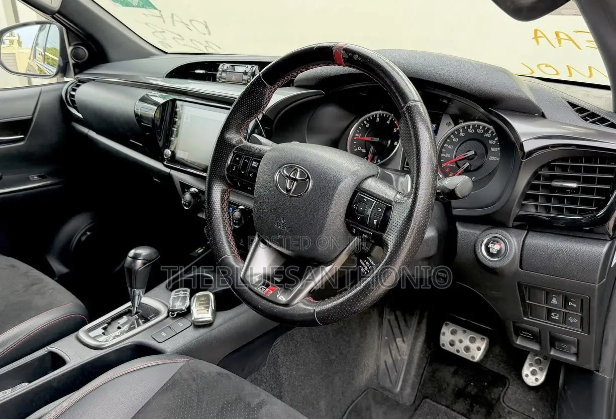 Toyota Hilux 2022 Black