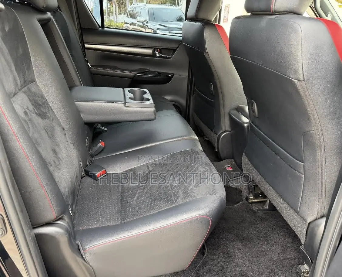 Toyota Hilux 2022 Black