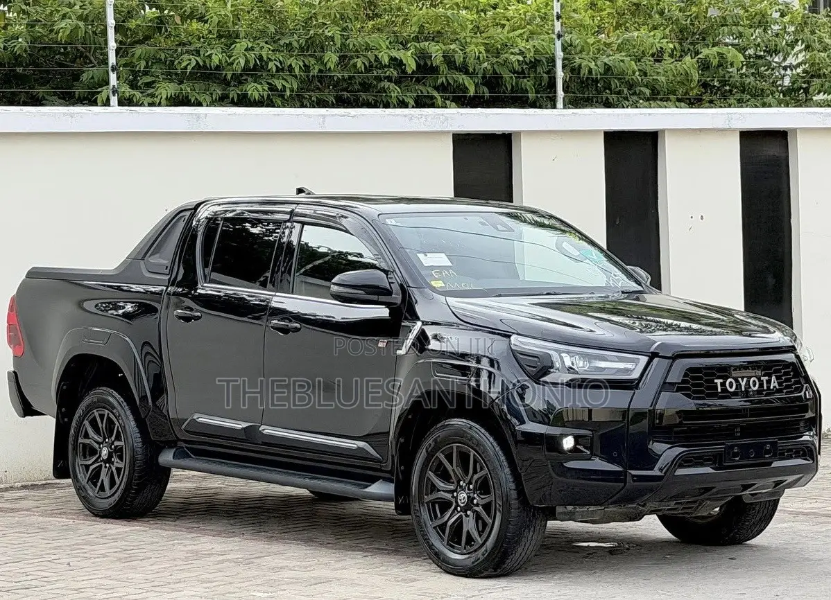Toyota Hilux 2022 Black
