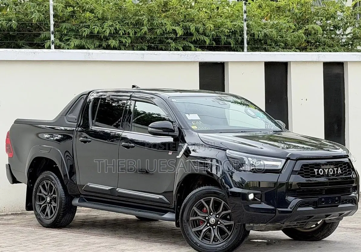 Toyota Hilux 2022 Black