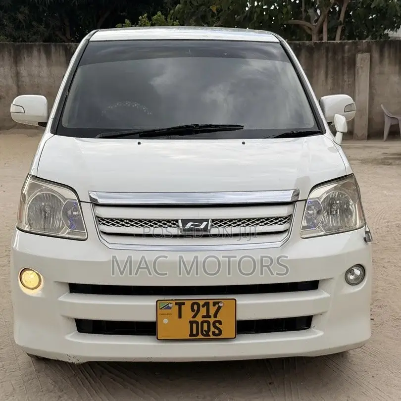 Toyota Noah 2005 White