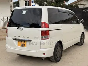 Toyota Noah 2005 White