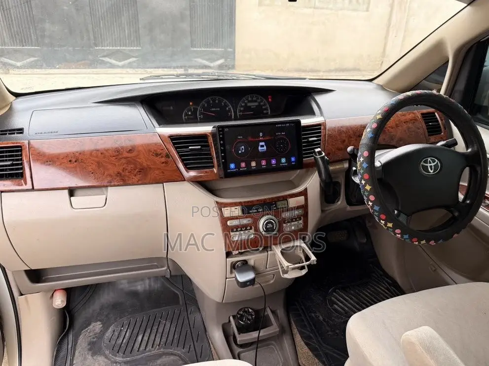 Toyota Noah 2005 White