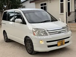 Toyota Noah 2005 White