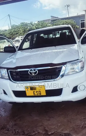 Toyota Hilux 2013 White