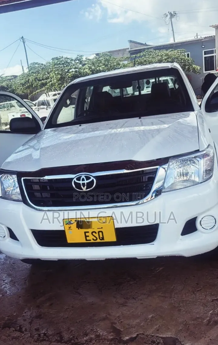 Toyota Hilux 2013 White