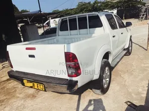 Toyota Hilux 2013 White