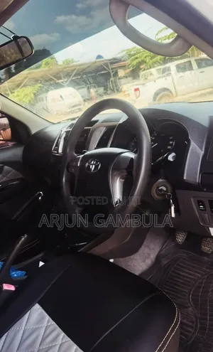 Toyota Hilux 2013 White