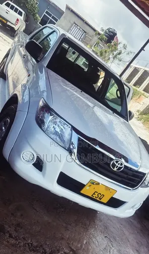 Toyota Hilux 2013 White