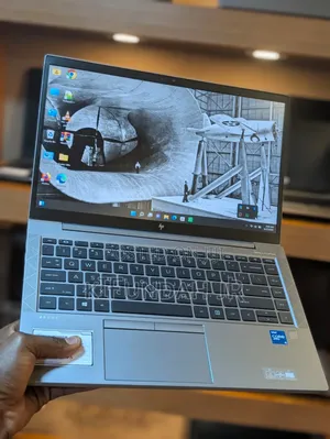 New Laptop HP ZBook Firefly G8 16GB Intel Core i5 SSD 512GB
