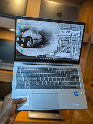 New Laptop HP ZBook Firefly G8 16GB Intel Core i5 SSD 512GB