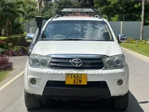 Toyota Fortuner 2.7 AWD 2004 White