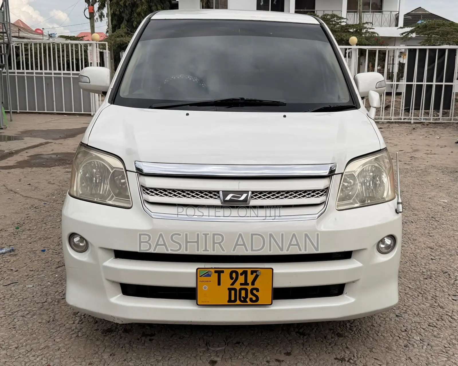 Toyota Noah 2005 White