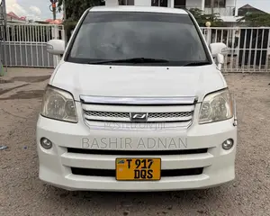 Toyota Noah 2005 White