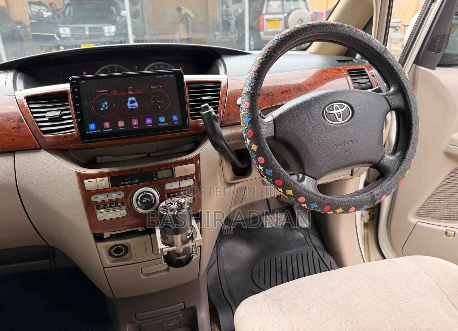 Toyota Noah 2005 White