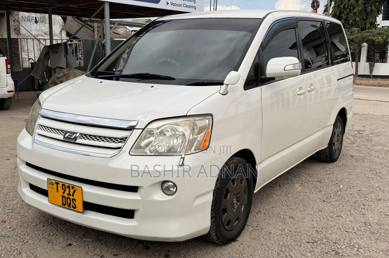 Toyota Noah 2005 White