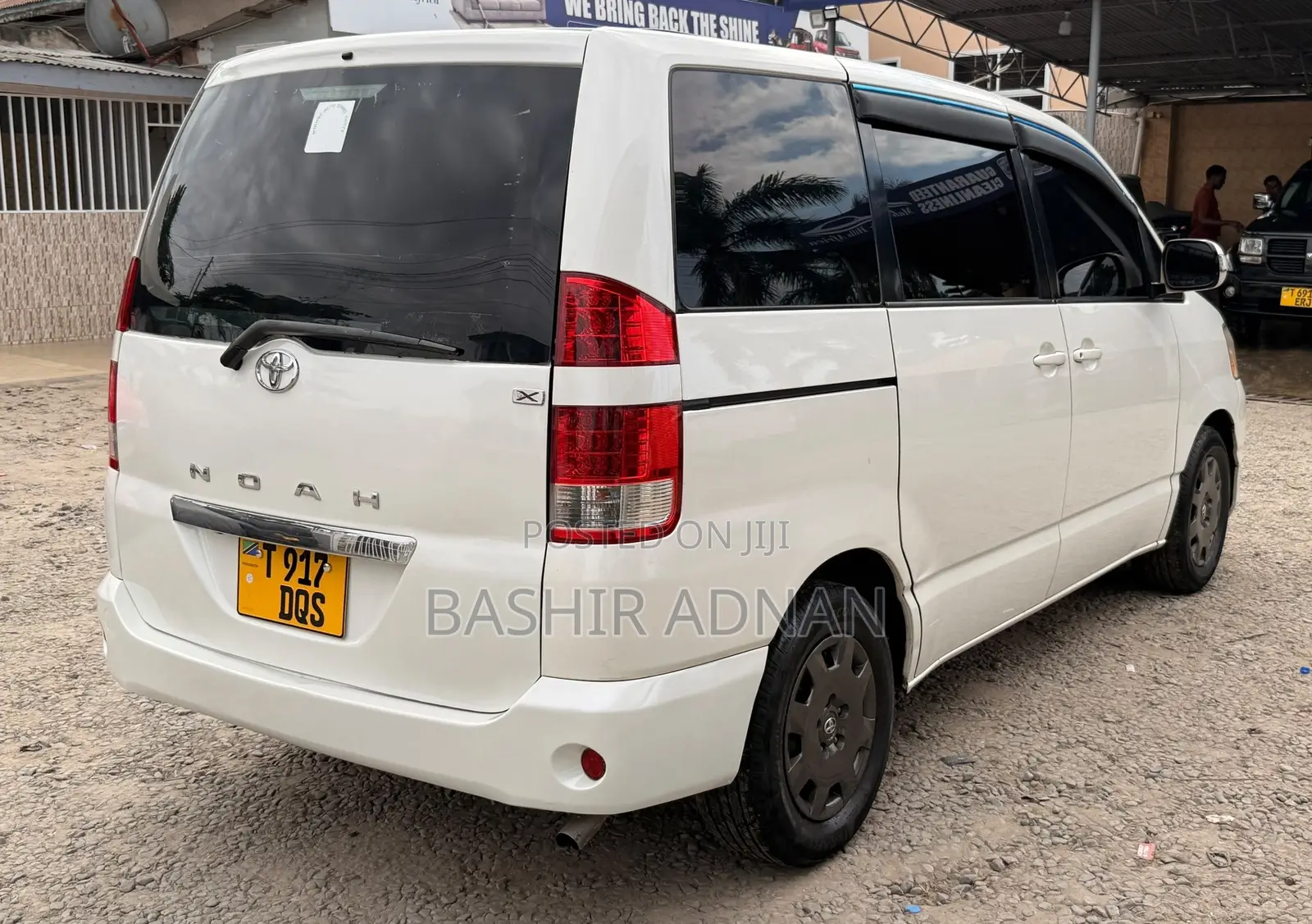 Toyota Noah 2005 White