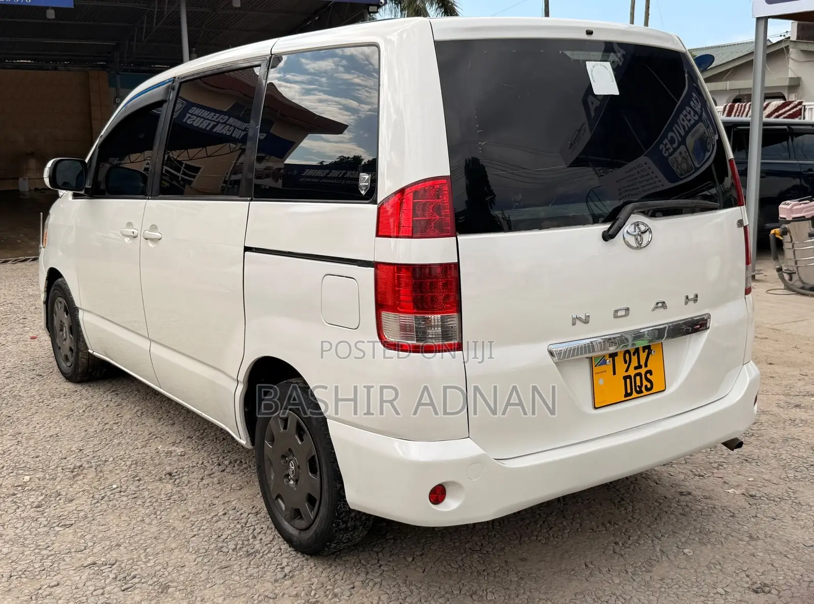 Toyota Noah 2005 White