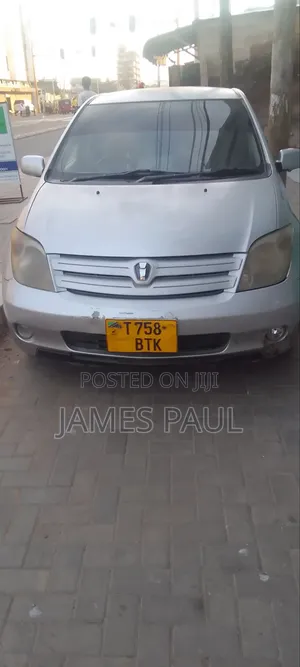 Toyota IST 2004 Silver