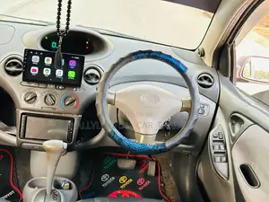Toyota Vitz 2002