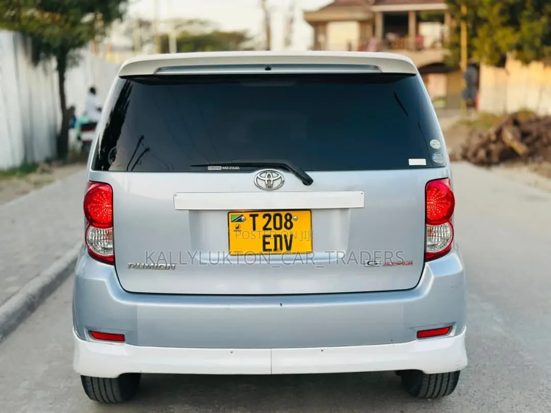 Toyota Corolla Rumion 2010 Silver