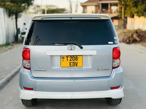 Toyota Corolla Rumion 2010 Silver