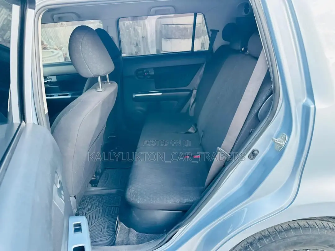 Toyota Corolla Rumion 2010 Silver