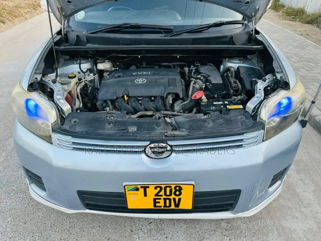 Toyota Corolla Rumion 2010 Silver