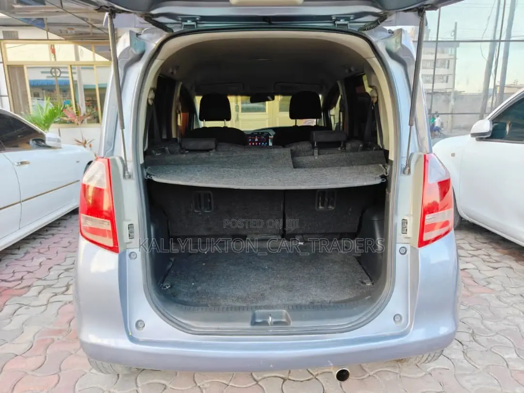 Toyota Ractis 2006