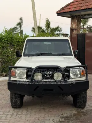 Toyota Land Cruiser 79 Series 2014 White