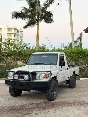 Toyota Land Cruiser 79 Series 2014 White