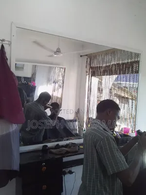 Kiti Cha Saloon, Vifaa Vyote. Vinauzwa Complete
