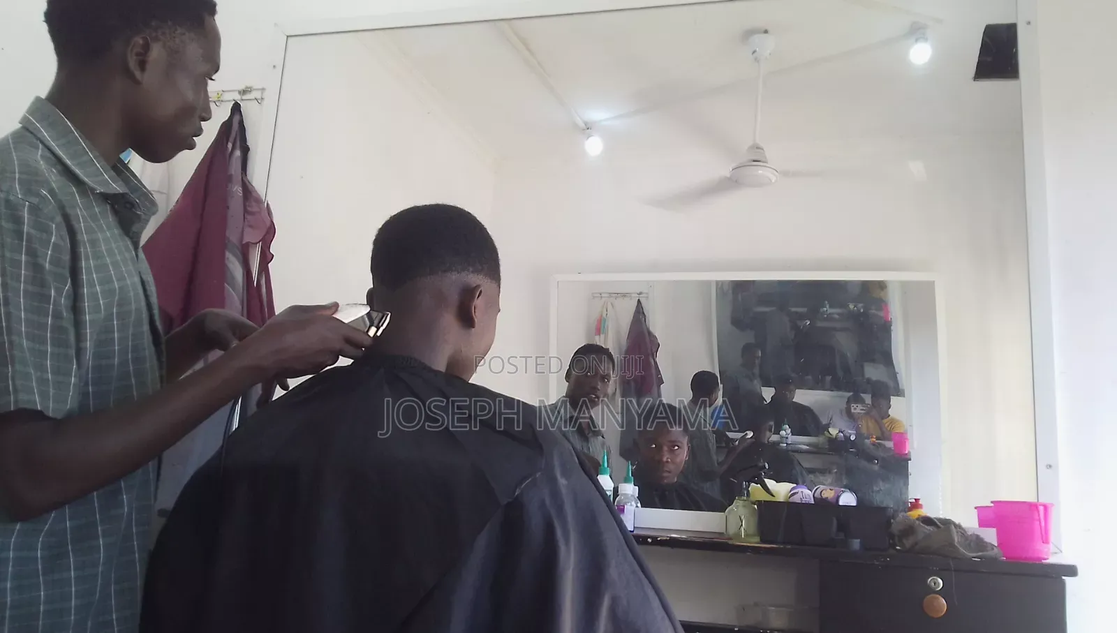 Kiti Cha Saloon, Vifaa Vyote. Vinauzwa Complete