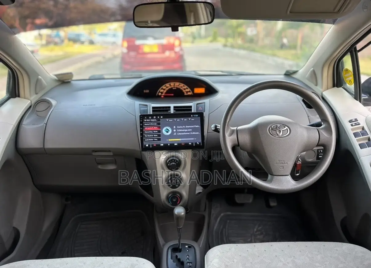 Toyota Vitz 1.0 FWD 5dr 2007 Silver