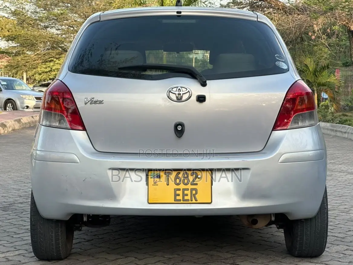 Toyota Vitz 1.0 FWD 5dr 2007 Silver