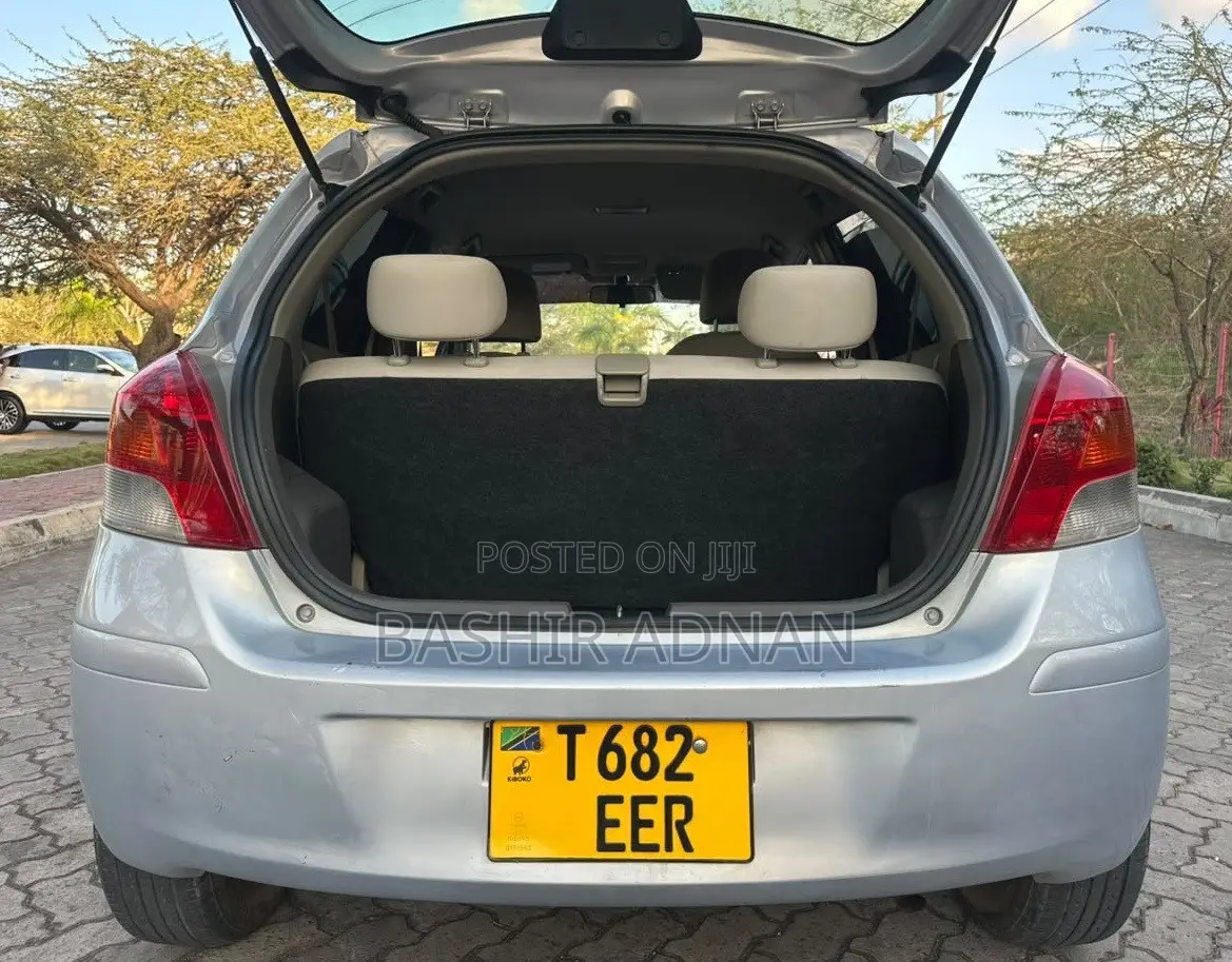 Toyota Vitz 1.0 FWD 5dr 2007 Silver