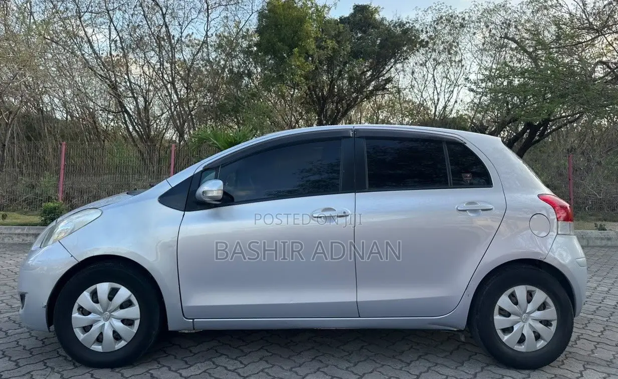 Toyota Vitz 1.0 FWD 5dr 2007 Silver