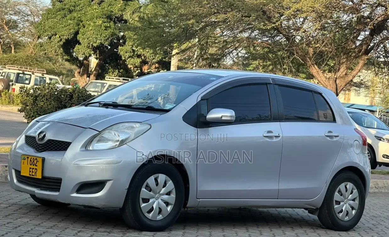 Toyota Vitz 1.0 FWD 5dr 2007 Silver
