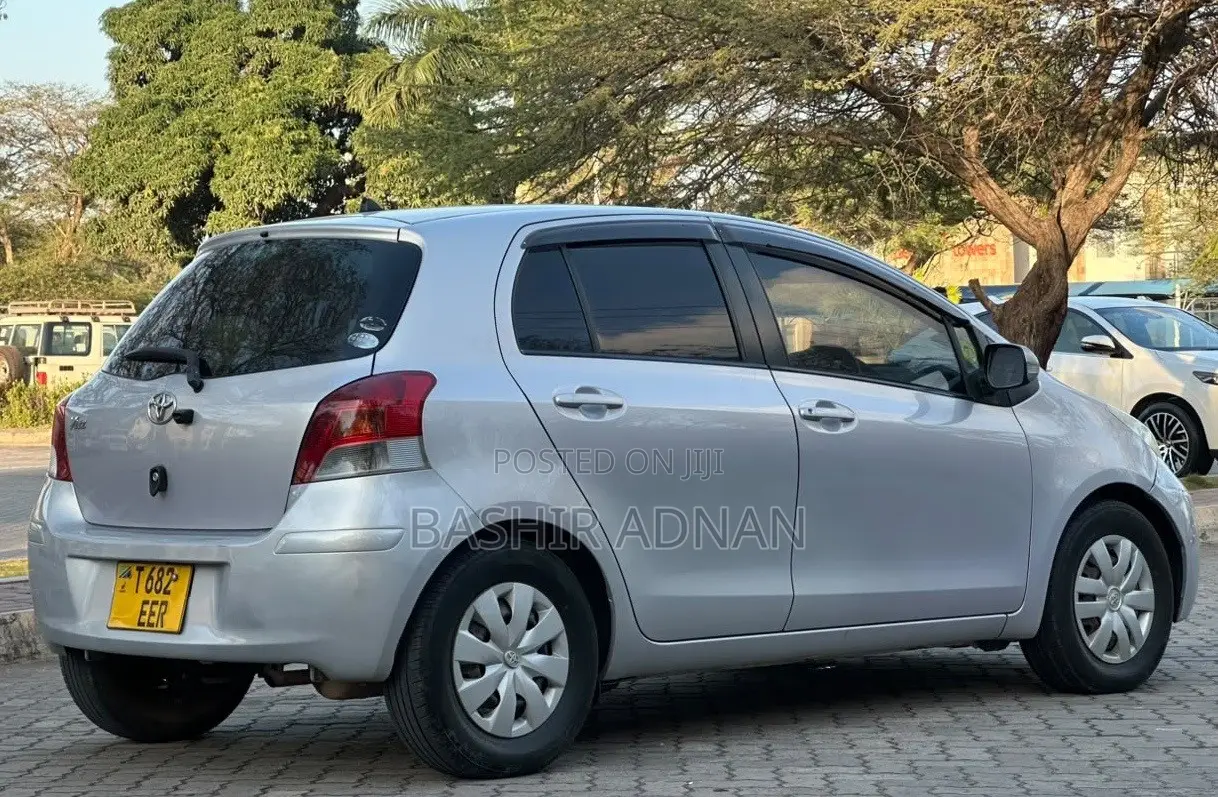 Toyota Vitz 1.0 FWD 5dr 2007 Silver