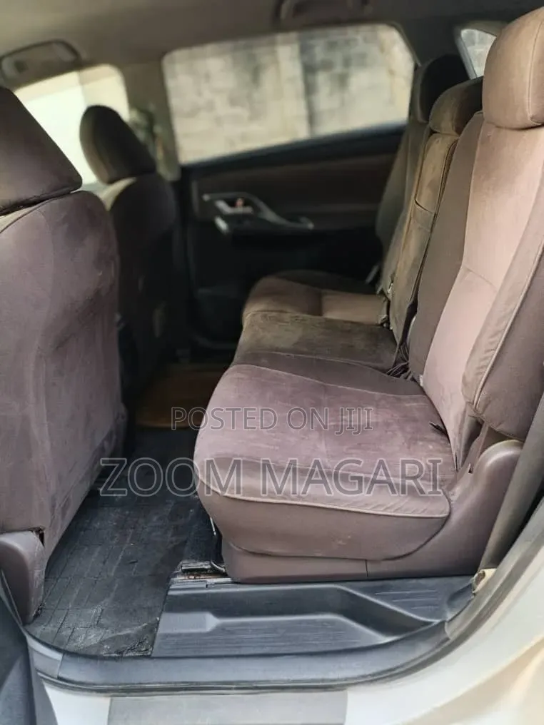 Toyota Mark X Zio 2007 Silver