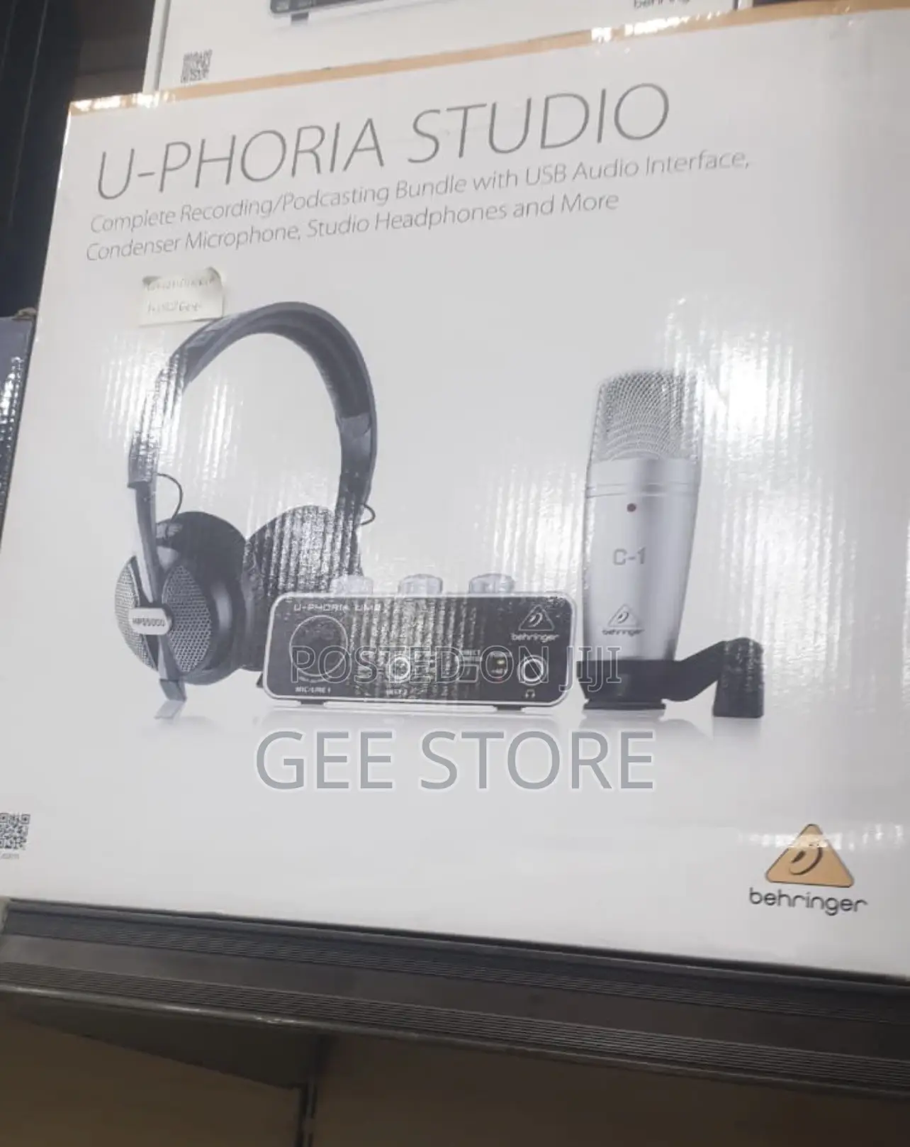 Behringer U-Phoria Studio Recording/Podcasting Bundle