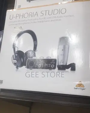 Behringer U-Phoria Studio Recording/Podcasting Bundle