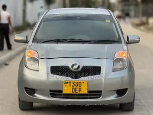 Toyota Vitz 2006 Gray
